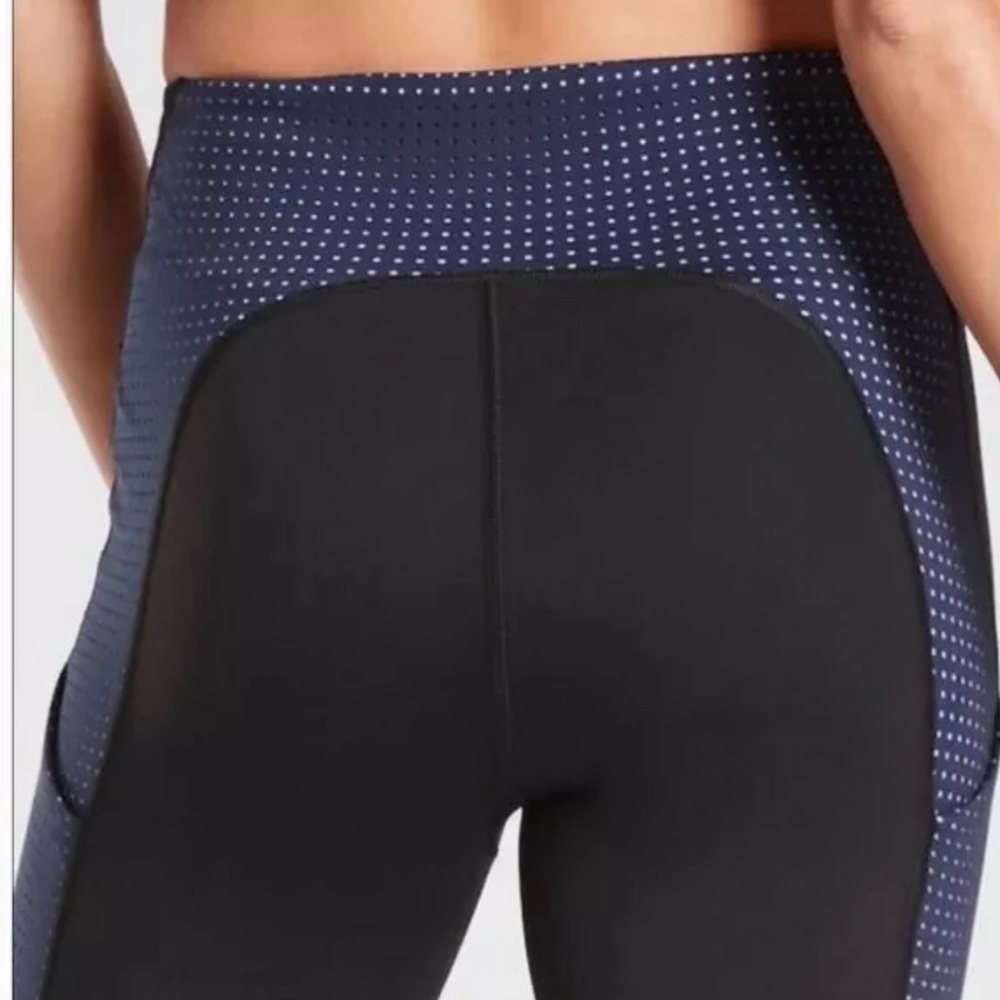 Athleta Ultimate Stash Pocket Laser Cut 7/8 Tights Size XXS Excellent Condition - Picture 3 of 16